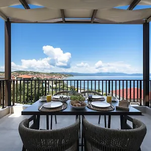 blue-whisper-luxury-living-suites.hotelschalkidiki.net/